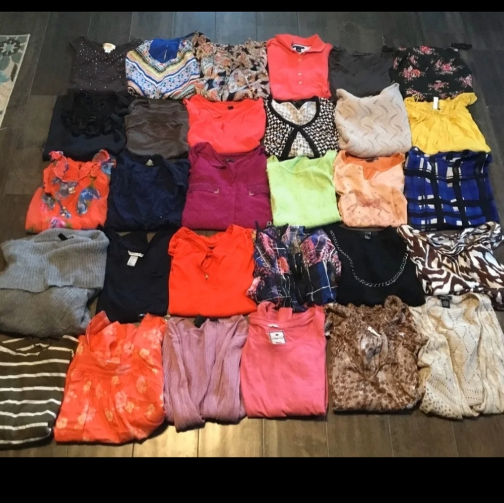 MEGA BUNDLE WOMENS RESELL LOT NAME BRAND DESIGNER - Picture 6 of 9